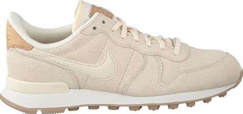 nike beige sneakers witte zool ribbels|hibbett beige Nike.